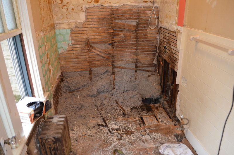 Illustration for article titled Houselopnik, unexpected bathroom renovation pt 2